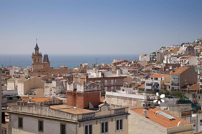 西班牙阿雷尼斯德马尔村庄和圣玛丽亚教堂景观图片素材