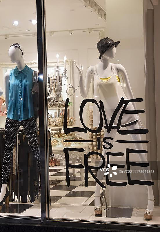 好莱坞大道上的一家女装店的标志，位于美国加利福尼亚州洛杉矶图片素材