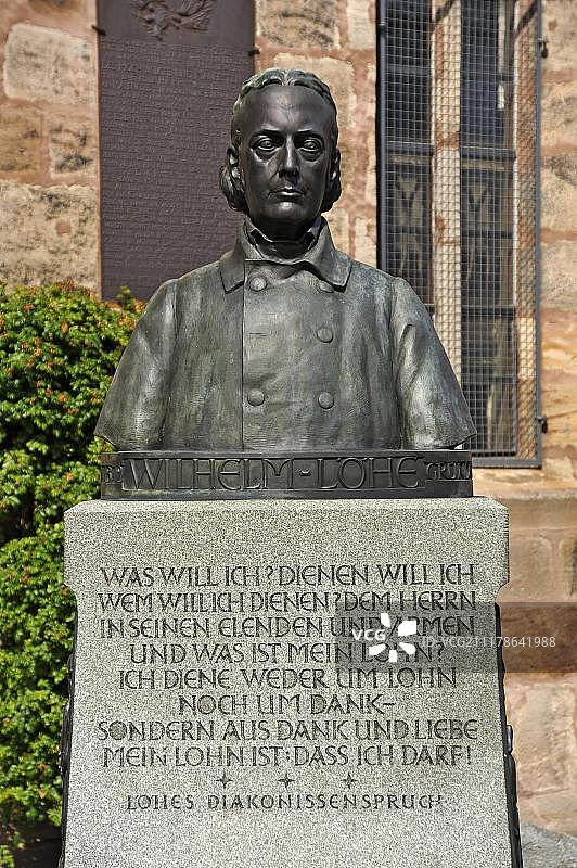 约翰内斯·戈茨的约翰·康拉德·威廉纪念碑,德国福音路德宗神学家,19世纪,2010年,位于德国巴伐利亚州弗尔特教堂广场图片素材