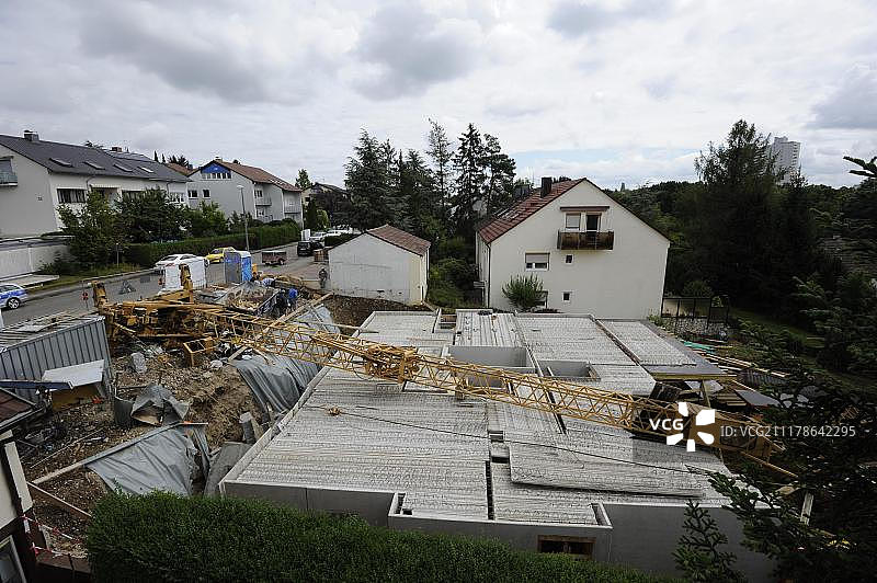 起重机撞上建筑外壳，德国斯图加特图片素材