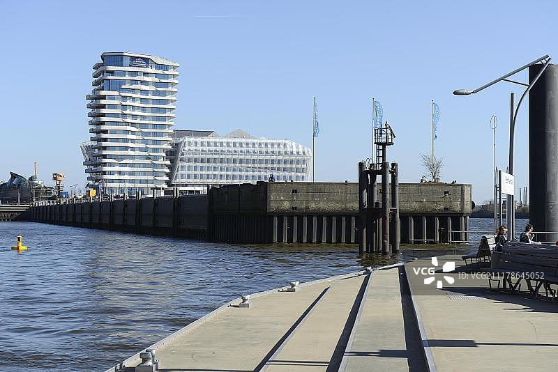 从易北爱乐厅码头眺望汉堡港口新城图片素材
