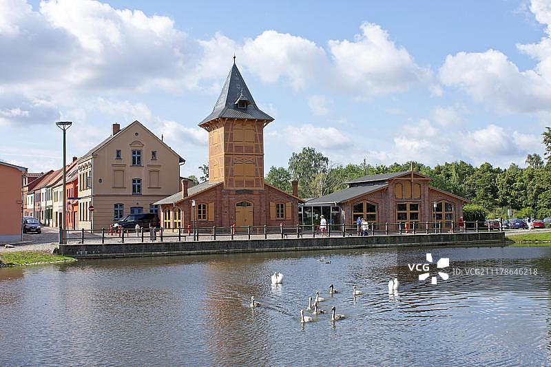 位于德国梅克伦堡-前波美拉尼亚州梅克伦堡瑞士地区的泰特罗消防站图片素材