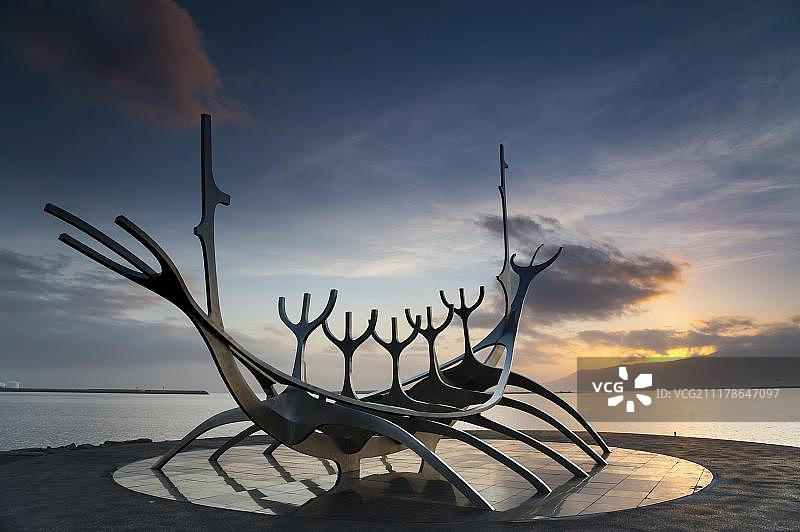 维京船雕塑，太阳航海者，雷克雅未克，冰岛，欧洲图片素材