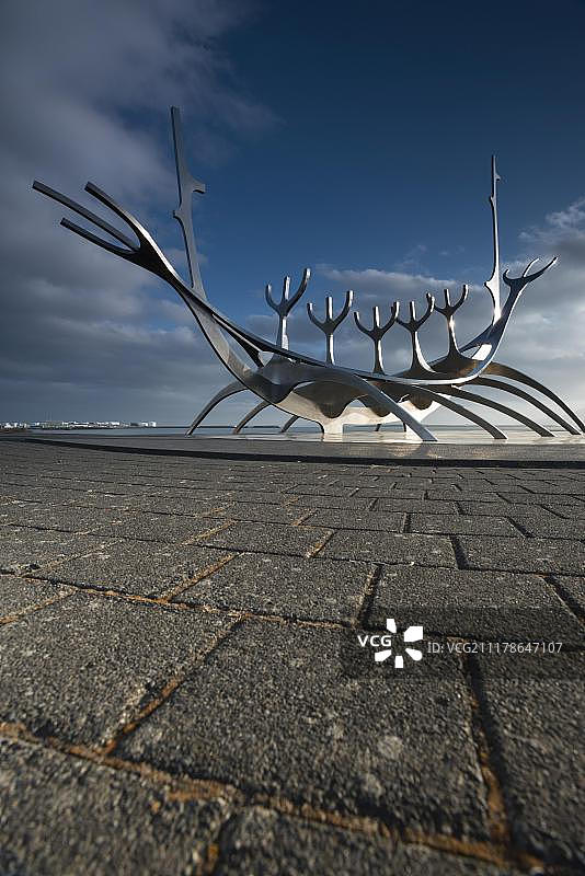 维京船雕塑，太阳航海者，雷克雅未克，冰岛，欧洲图片素材