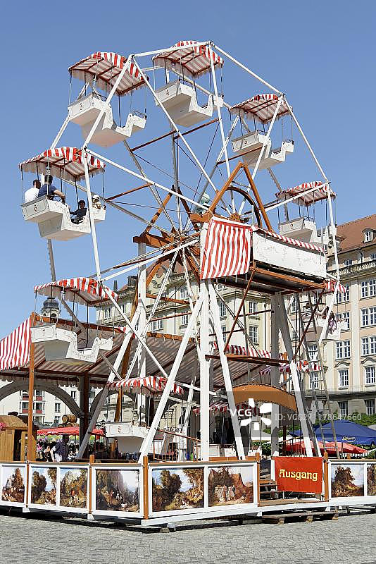 德累斯顿阿尔特市场广场的摩天轮，德国萨克森图片素材