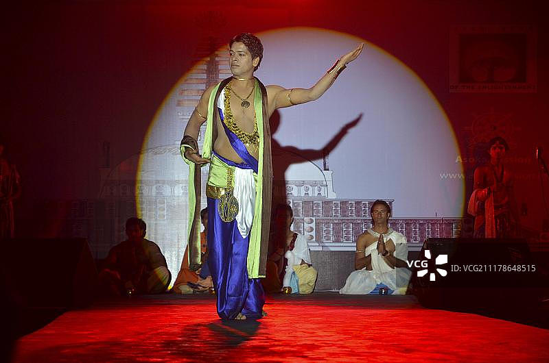 印度舞蹈团表演的佛诞舞台剧，2011年全球佛教大会，新德里图片素材