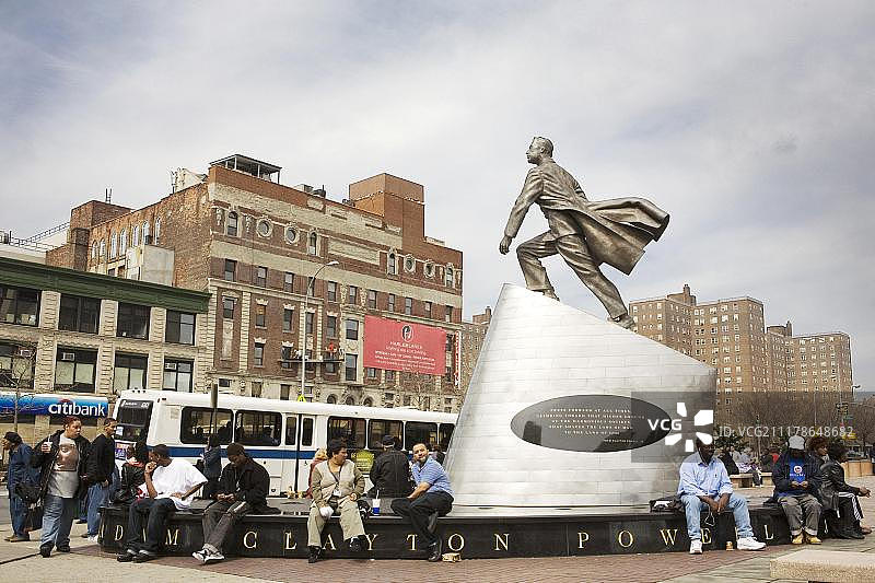 亚当·克莱顿·鲍威尔纪念碑，纽约哈莱姆区图片素材