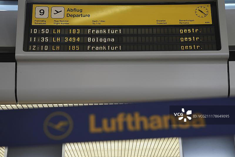 汉莎空乘人员罢工导致航班延误和取消，德国柏林泰格尔机场图片素材