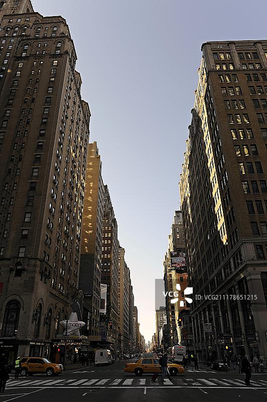 美国纽约曼哈顿中城31街与第七大道交汇处图片素材
