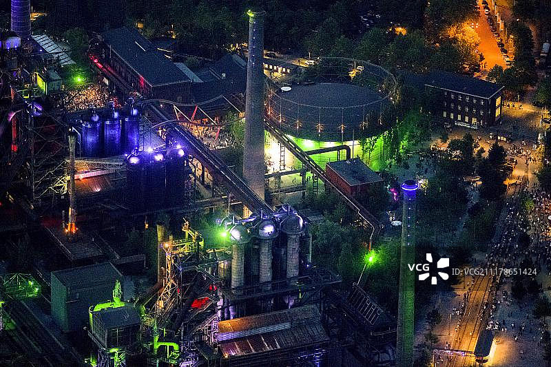 德国杜伊斯堡北部景观公园烟花鸟瞰图片素材