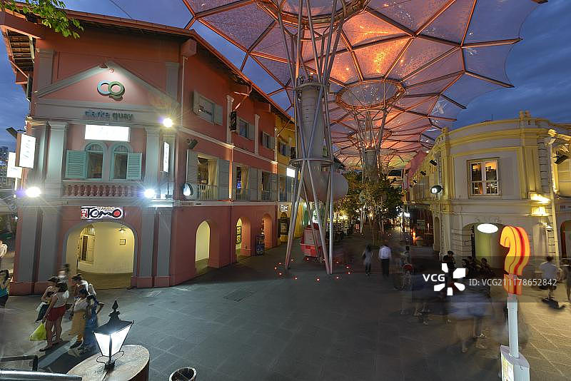 新加坡克拉码头：夜幕下的河畔派对区图片素材