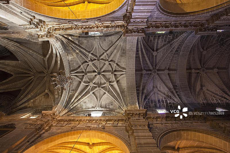 西班牙圣玛利亚主教堂内部景观图片素材