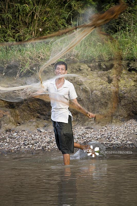 越南湄公河三角洲的渔民图片素材