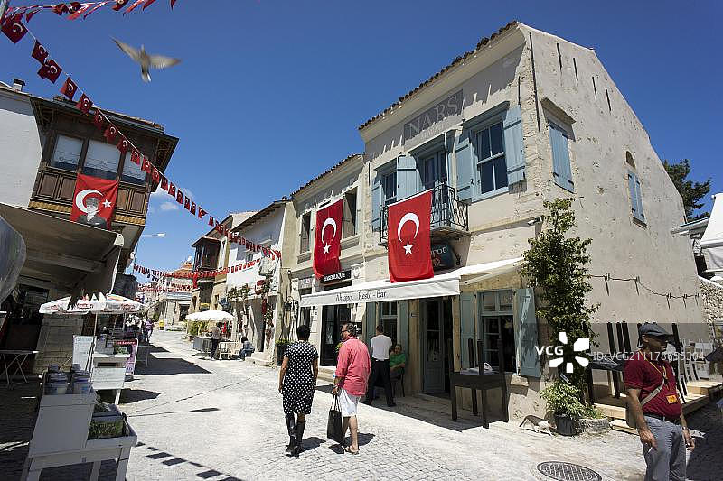 土耳其伊兹密尔阿拉恰特泽伊廷内利村历史中心的商店图片素材