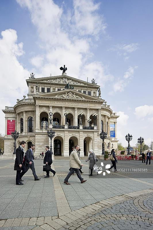 德国法兰克福老歌剧院及行人图片素材