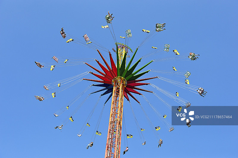 慕尼黑啤酒节上的星形飞椅图片素材