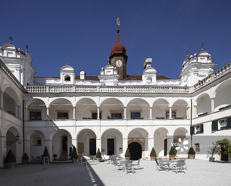 赫伯斯坦城堡庭院，位于奥地利施蒂利亚州东施蒂利亚图片素材