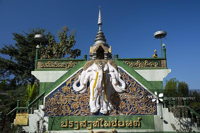 泰国北部湄赛Wat Phra That Doi Wao寺庙里的大象雕塑图片素材