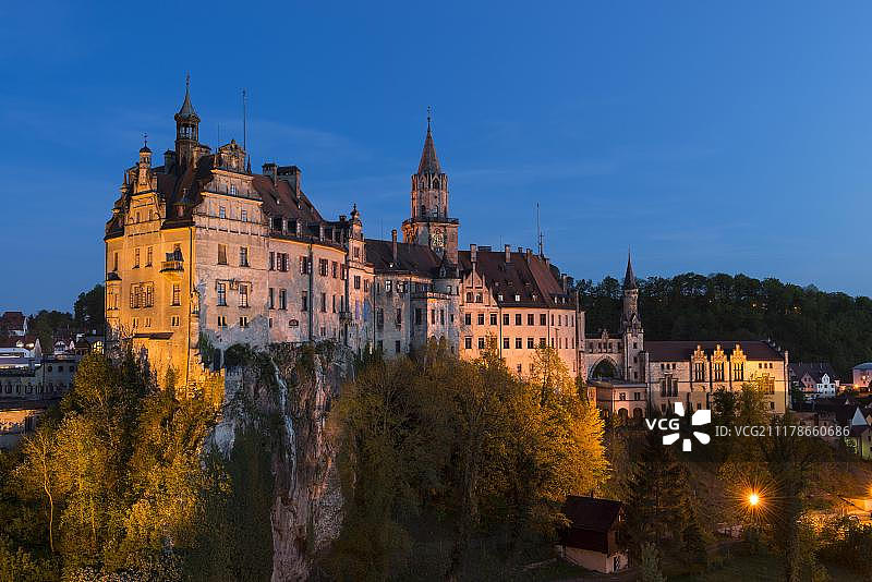 德国巴登-符腾堡州锡格马林根城堡黄昏图片素材