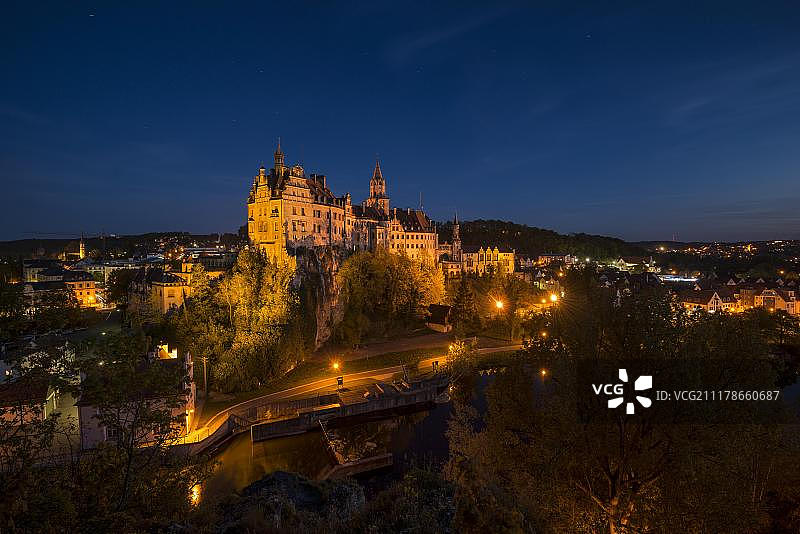 德国巴登-符腾堡州锡格马林根城堡夜景图片素材