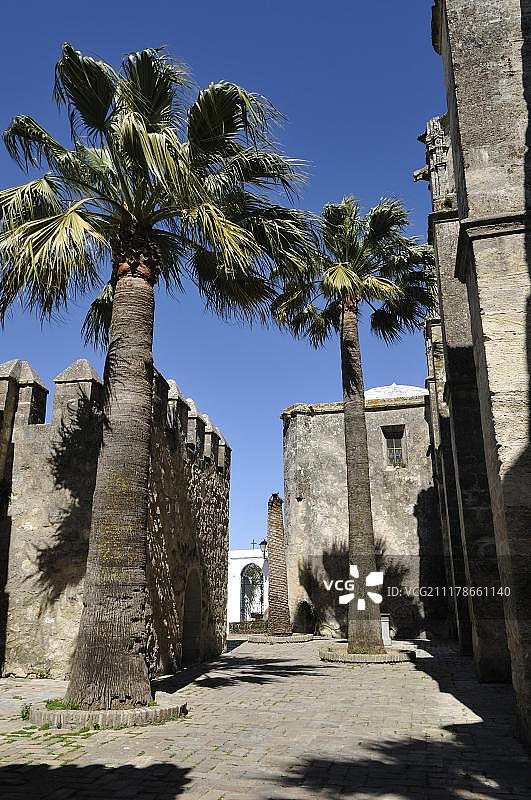 西班牙安达卢西亚加的斯省韦赫尔-德拉弗龙特拉老城区图片素材