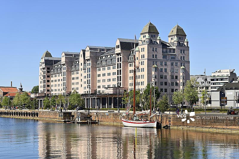 奥斯陆峡湾的旧仓库区和港口仓库，奥斯陆，挪威，欧洲图片素材