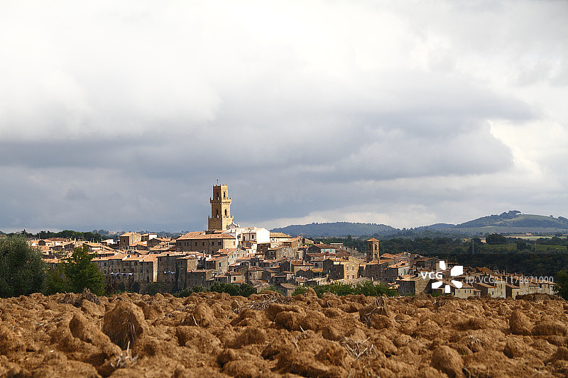 意大利皮蒂利亚诺中世纪城镇风光图片素材