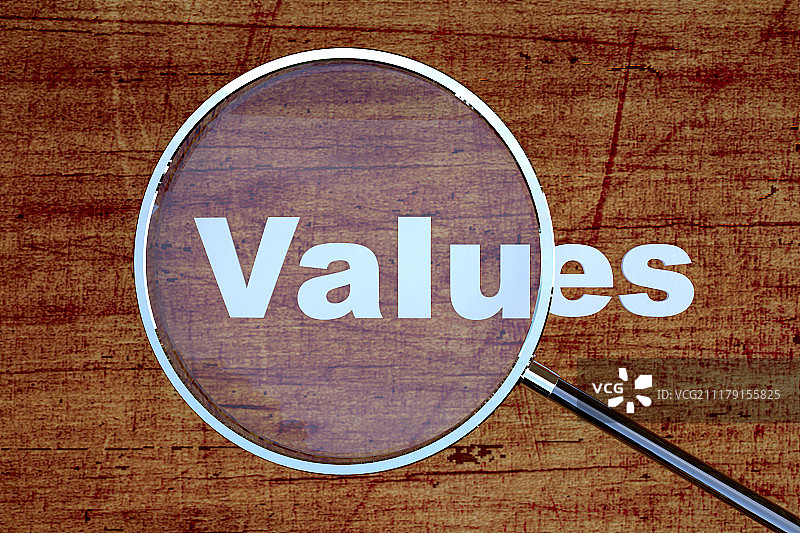 放大镜观察重要的东西图片素材