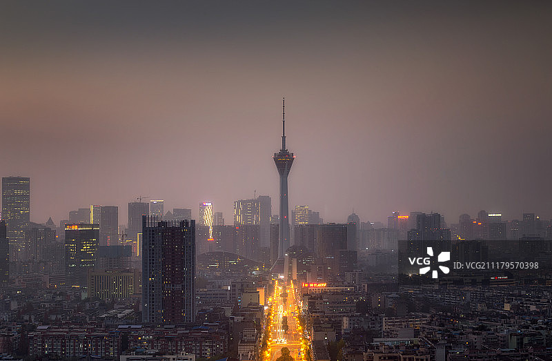 成都市锦绣天府塔雾中夜景图片素材