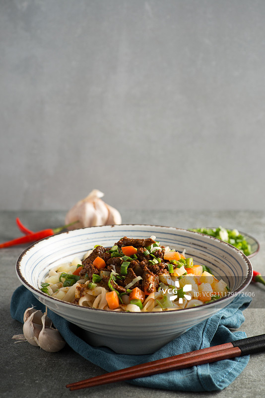 干拌臊子面图片素材