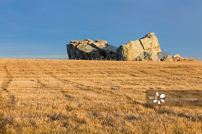 不稳定的岩石图片素材