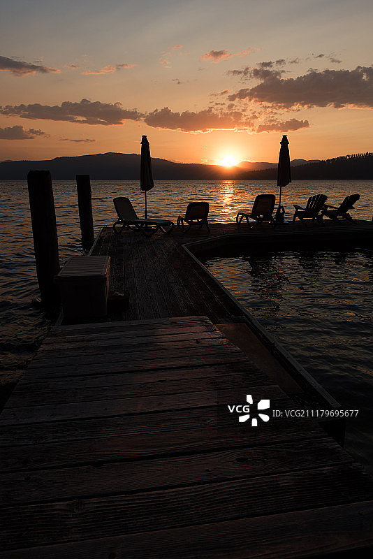 牧师湖码头日落图片素材