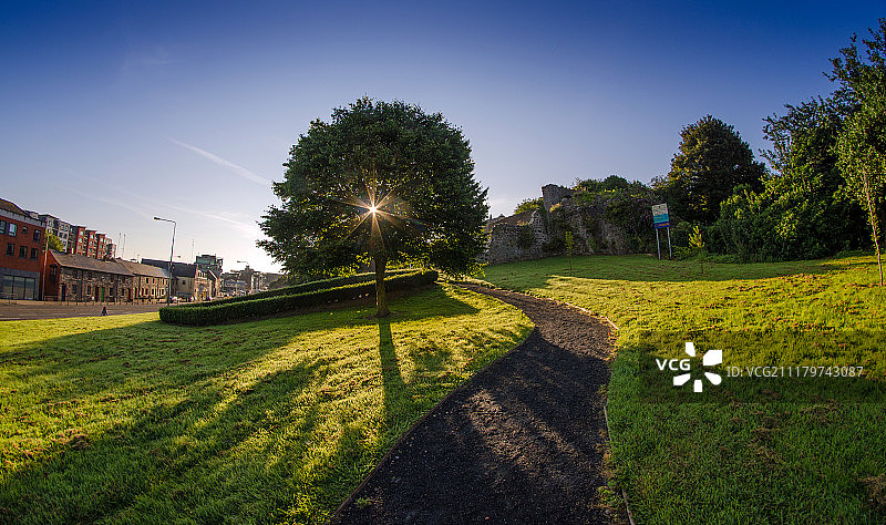 德罗赫达1916花园的日出图片素材