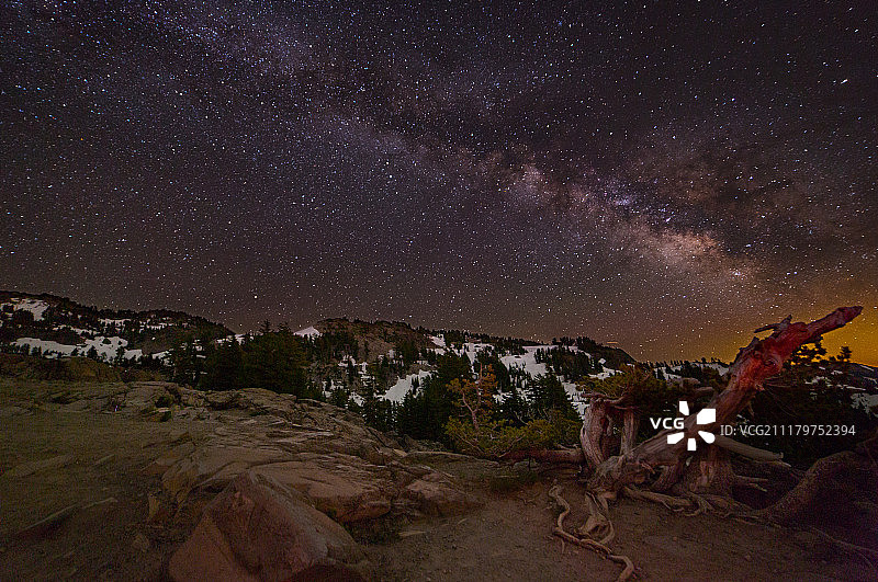 Bumpass Hell上空的银河图片素材