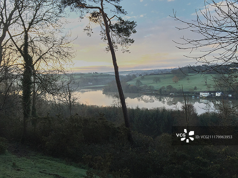 托里奇河日出图片素材