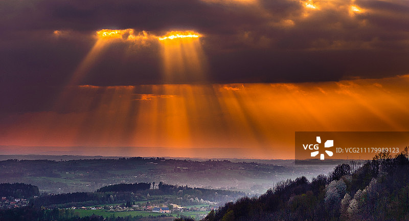 天堂降临图片素材