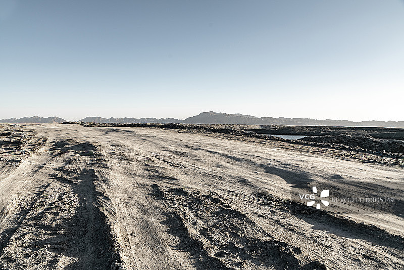 崎岖地貌越野汽车广告背景图图片素材