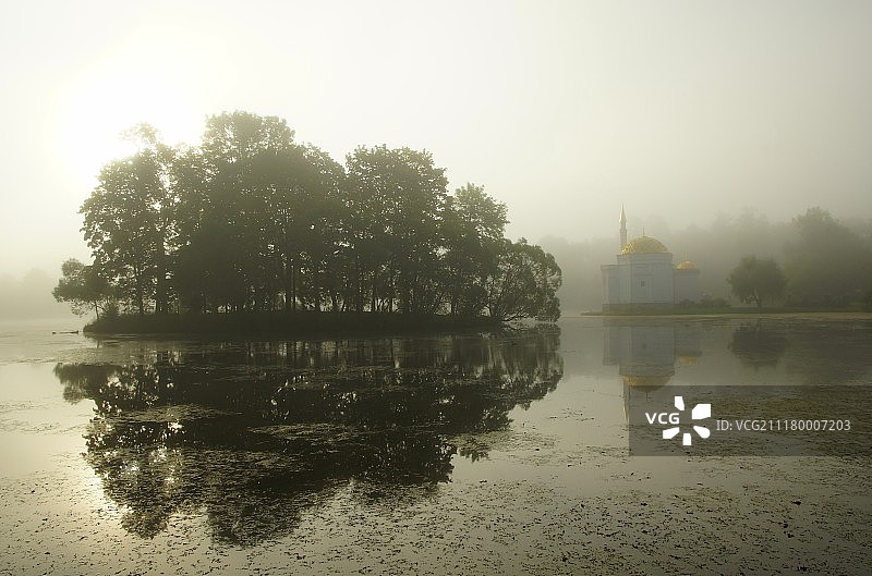 多雾的早晨图片素材