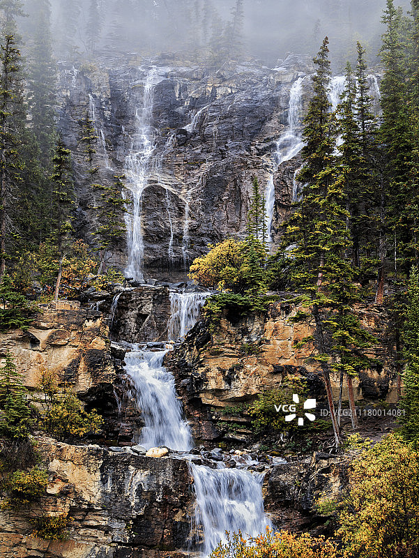 班夫冰原大道盘结瀑布图片素材