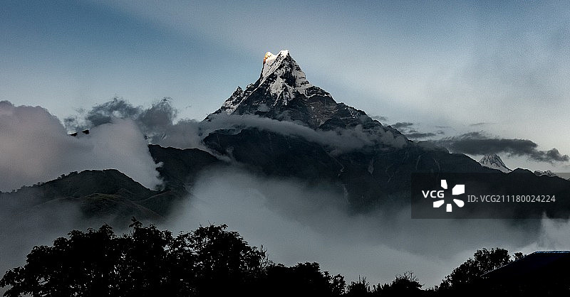 鱼尾峰，一座禁忌之山图片素材