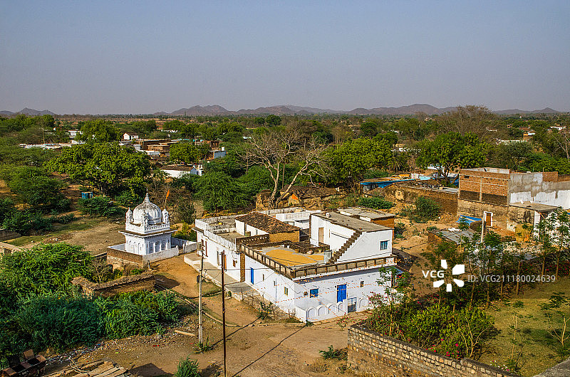 晴空下建筑群的高角度视图图片素材