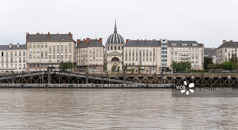 三桅贝伦号的系泊浮桥图片素材