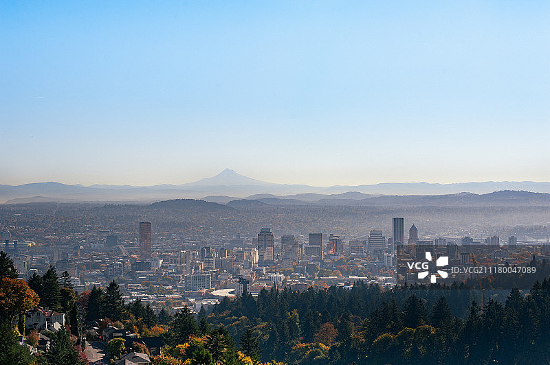 从皮托克大厦俯瞰波特兰市中心图片素材