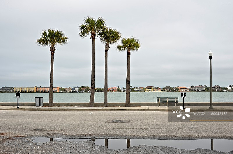 阴沉的海滩图片素材