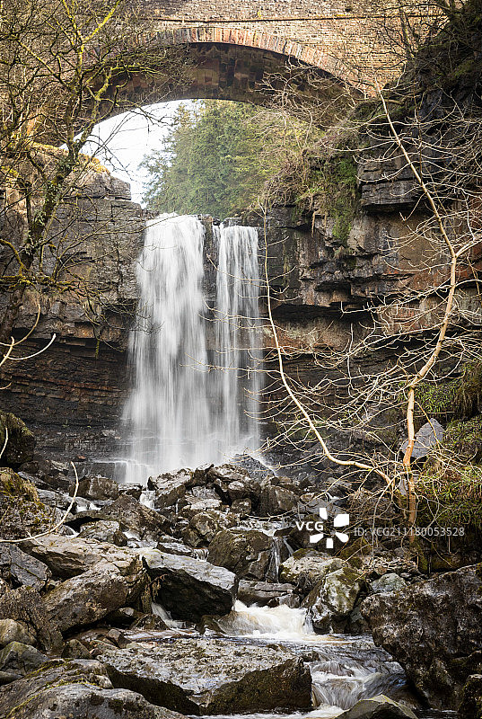 跨越困境之桥图片素材