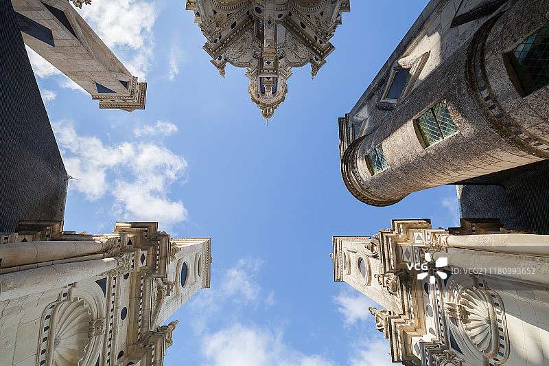 仰望香波堡图片素材