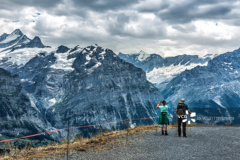 夏日在Gimmelwald徒步图片素材