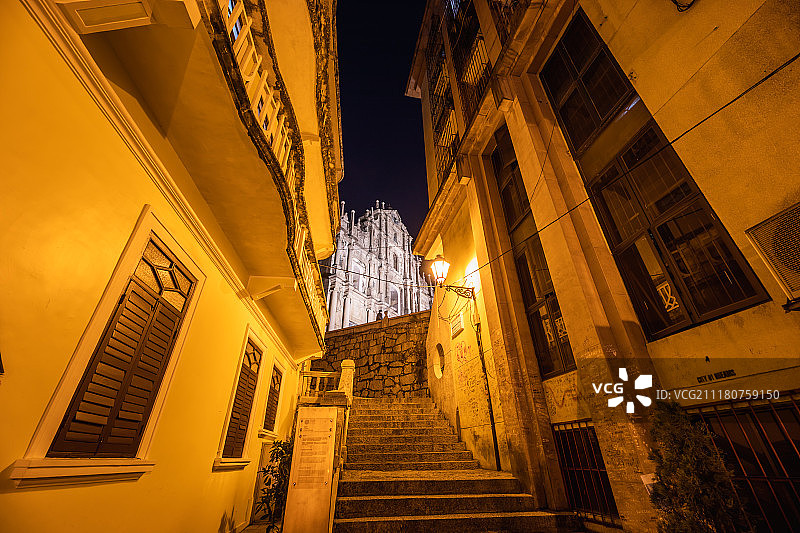 澳门半岛大三巴恋爱巷夜晚特写图片素材