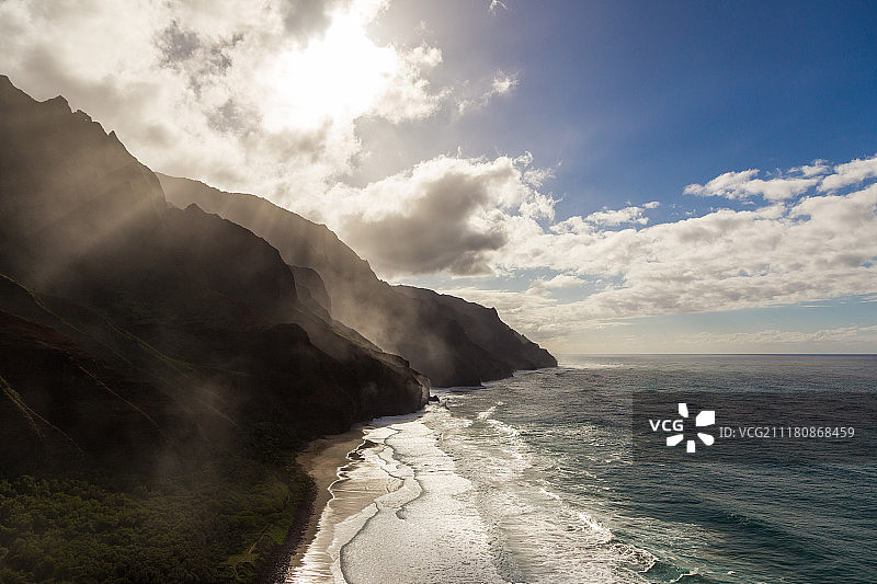 直升机拍摄的可爱岛纳帕利海岸图片素材