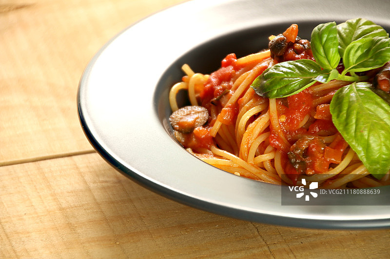 意式番茄橄榄意大利面图片素材